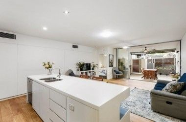 View Listing Listing Photograph