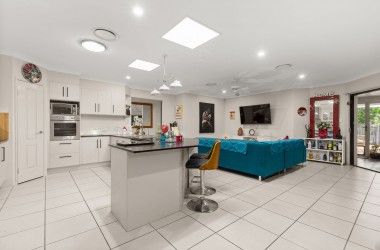 View Listing Listing Photograph